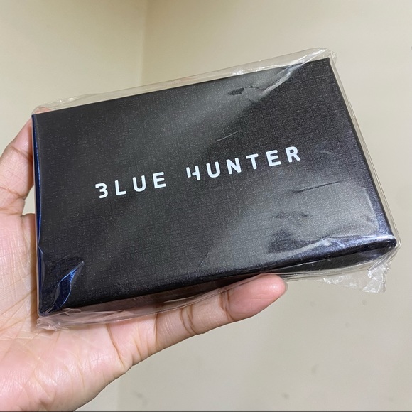 Carbon Fiber Wallet for Men or Women, RFID Blocking Minimalist Credit Card Holde - Picture 2 of 9